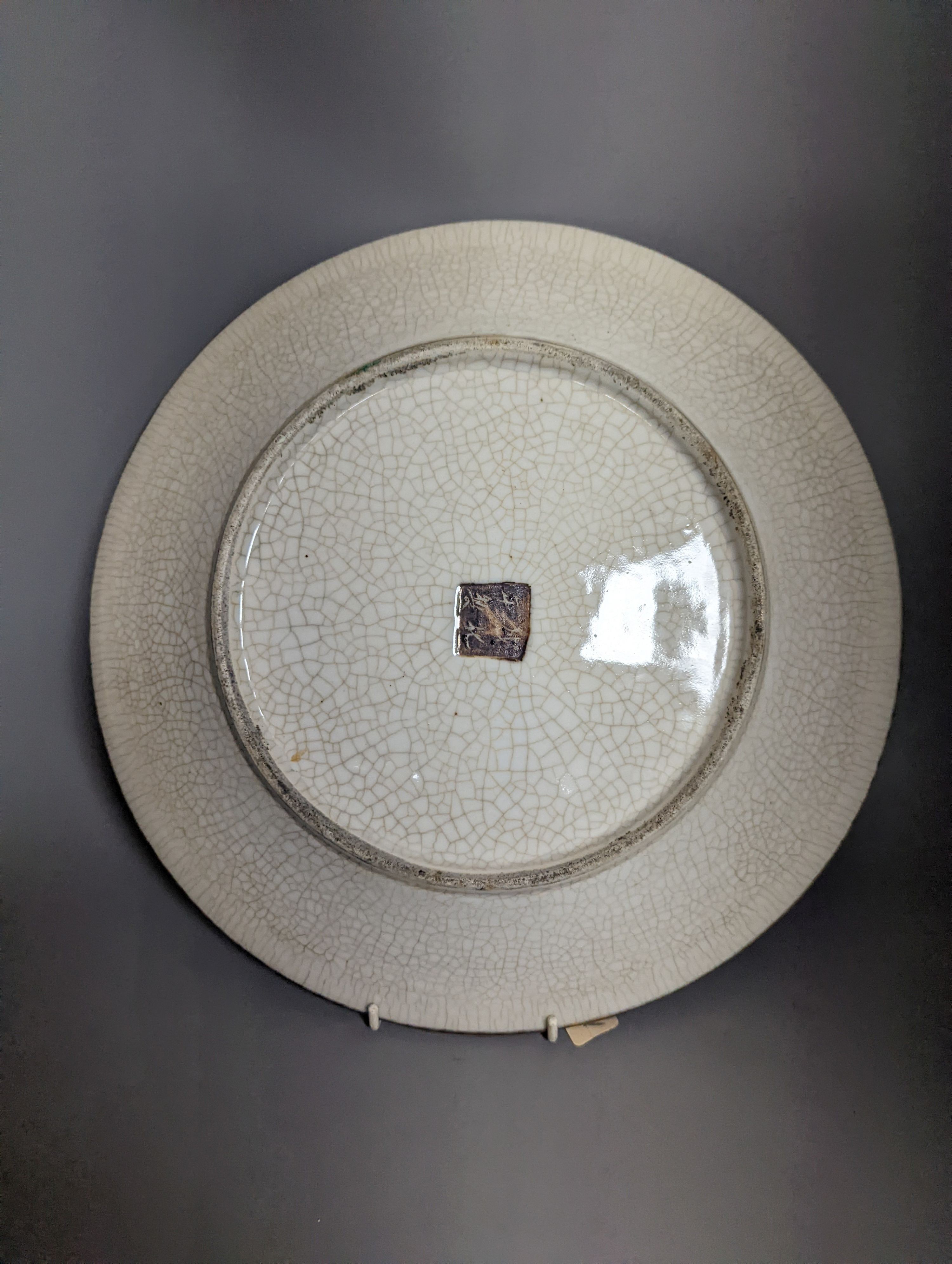 A Chinese famille verte 'warriors' crackle glaze dish 33cm